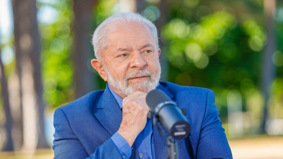 ‘BC deve explicar alta taxa de juros para o povo brasileiro’, diz Lula