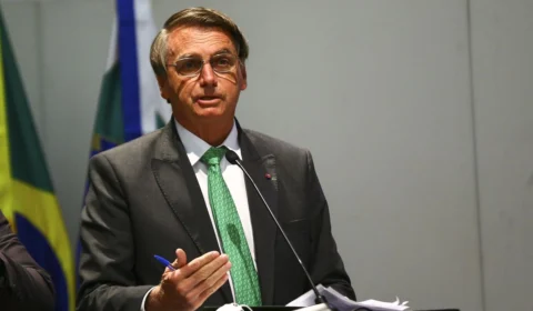 Bolsonaro pode ter direitos políticos cassados e ficar sem salário do PL