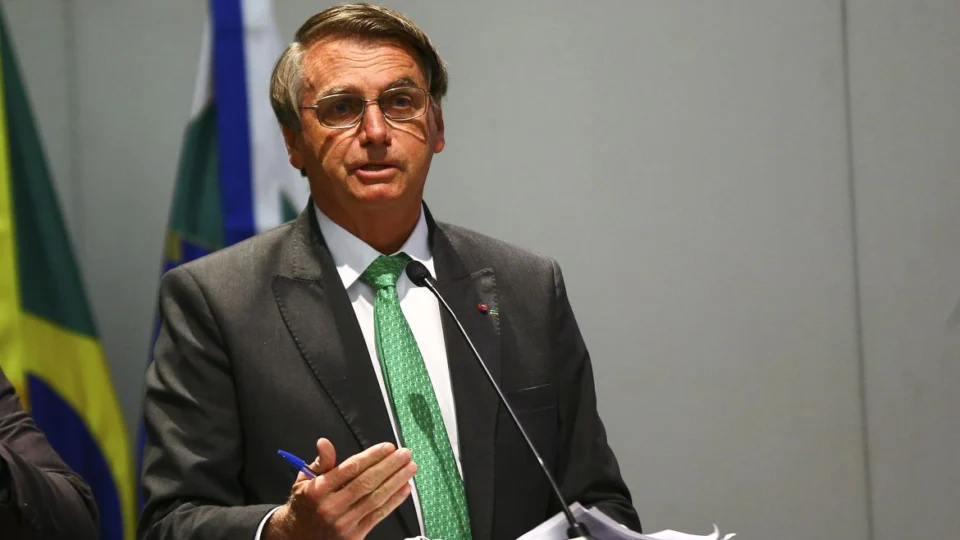 Bolsonaro pode ter direitos políticos cassados e ficar sem salário do PL