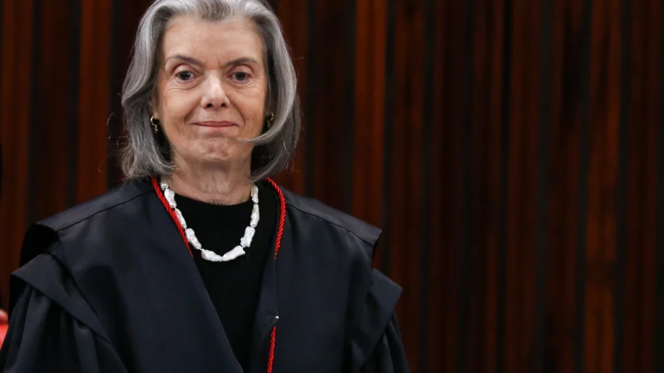 Carmen Lúcia discursa em homenagem às mulheres