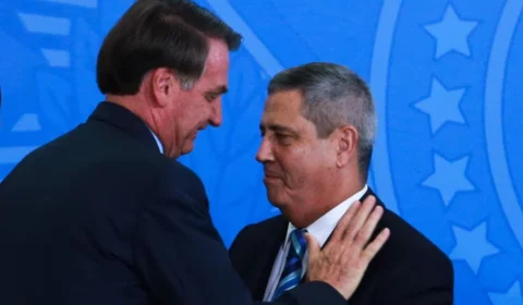 TSE retoma julgamento de Bolsonaro com voto do relator nesta terça (27)