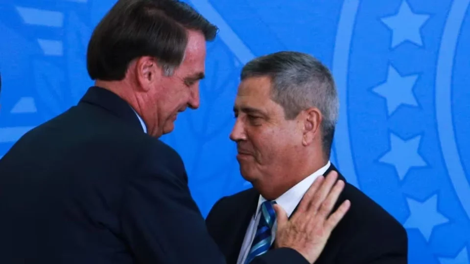 TSE retoma julgamento de Bolsonaro com voto do relator nesta terça (27)