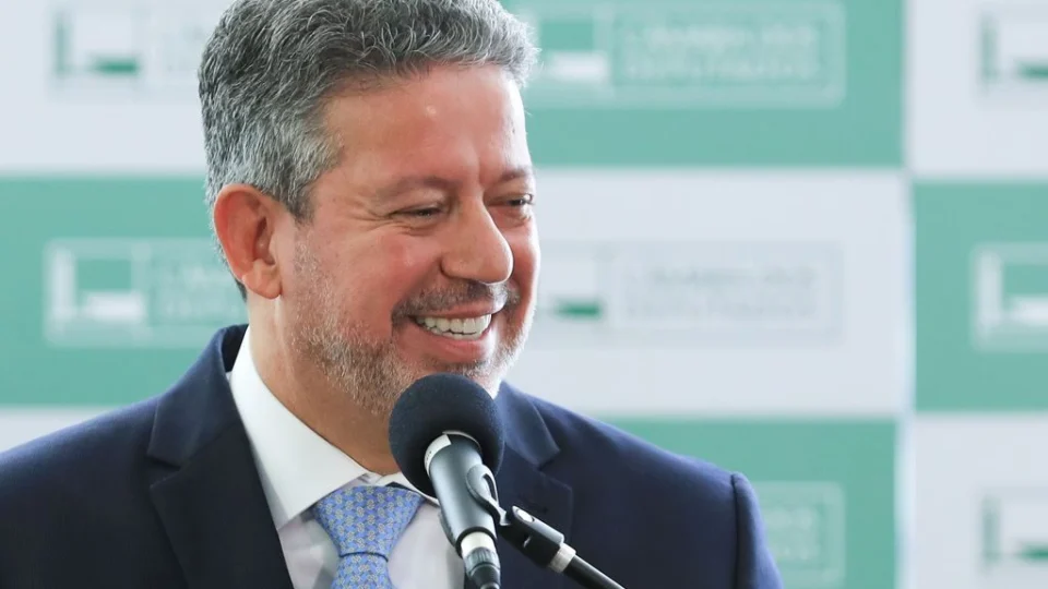 Arthur Lira e o Centrão querem o Ministério da Saúde; entenda