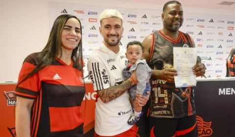 Flamengo: ‘Bebê Arrascaeta’ conhece ídolo que inspirou seu nome