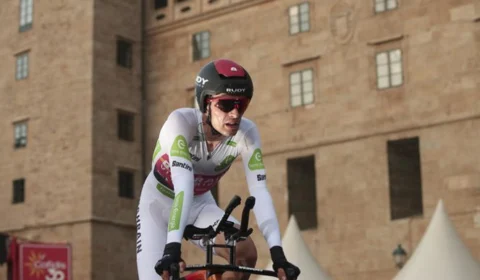 Ciclista cai em barranco pedregoso e morre durante o Tour da Suíça