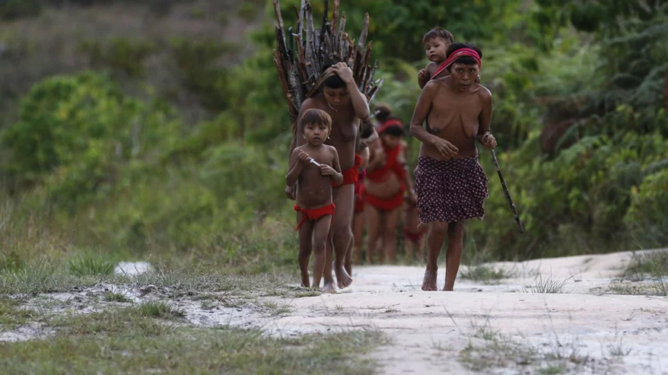 Relatório da Comissão dos Yanomami sugere avanço de exploração de minério em RR
