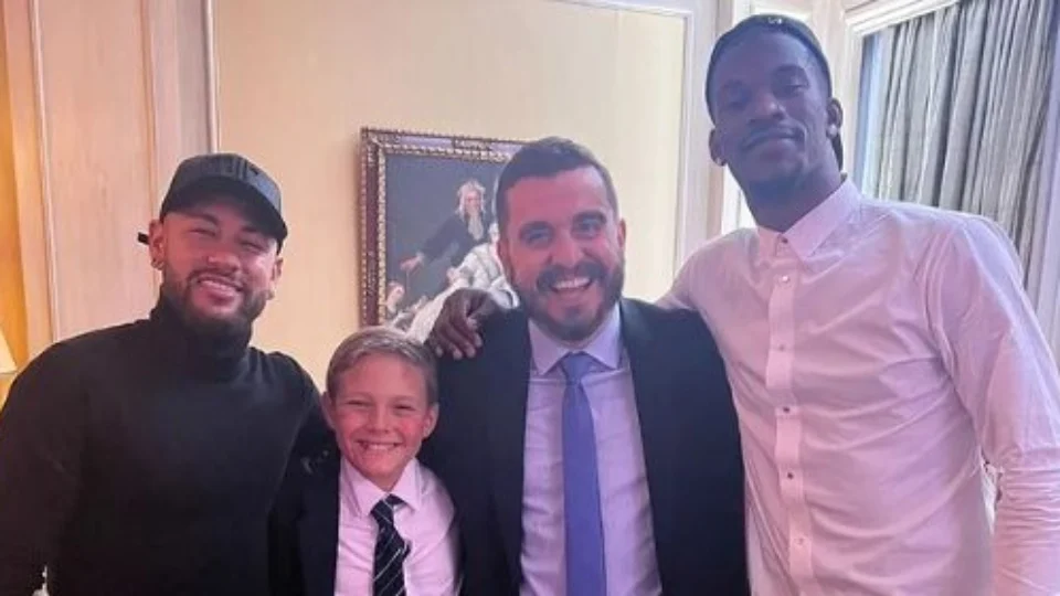Filho de Neymar vira tradutor de Jimmy Butler e rouba cena em leilão