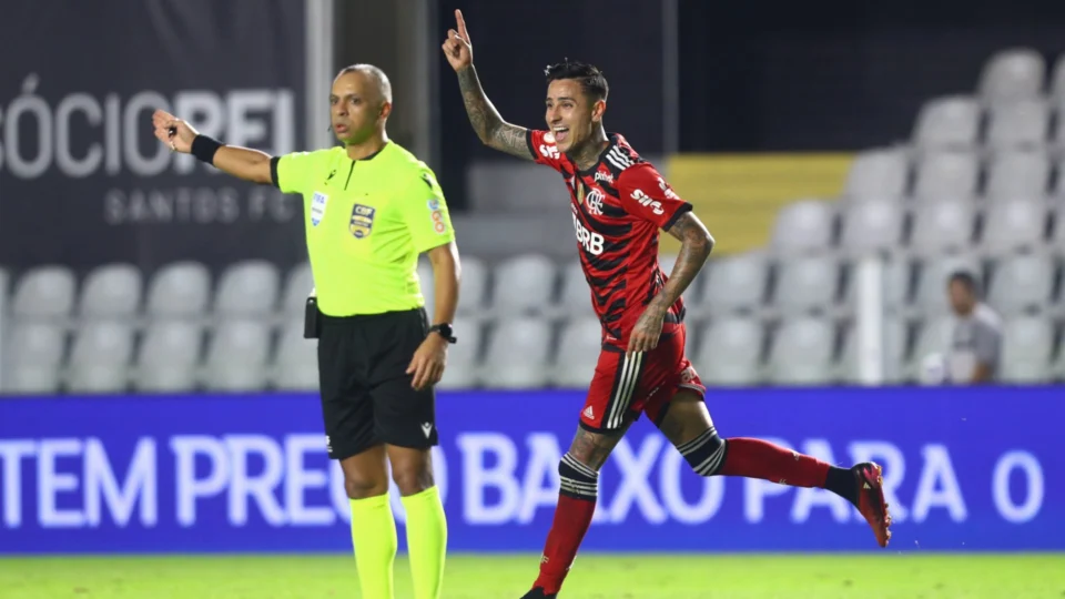 Brasileirão: Em jogo bem disputado, Flamengo vence o Santos por 3 a 2