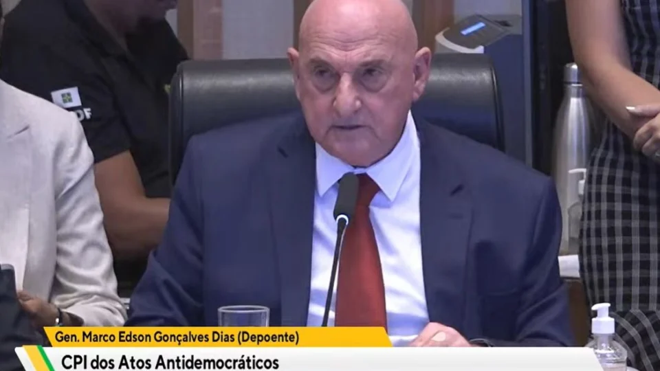 Gonçalves Dias nega ter dado água para invasores no dia 8 de janeiro