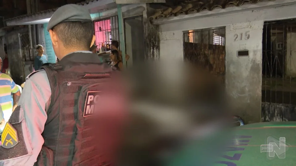 VÍDEO: homem é assassinado a tiros em lanchonete por suspeitos em Manaus