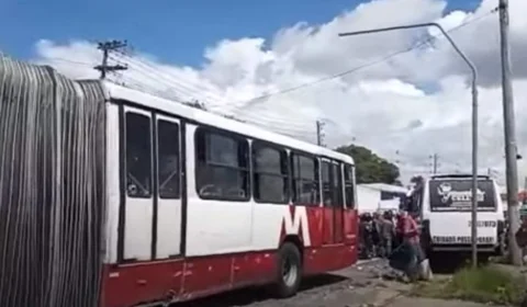 VÍDEO: acidente entre micro-ônibus e ônibus deixa feridos em Manaus