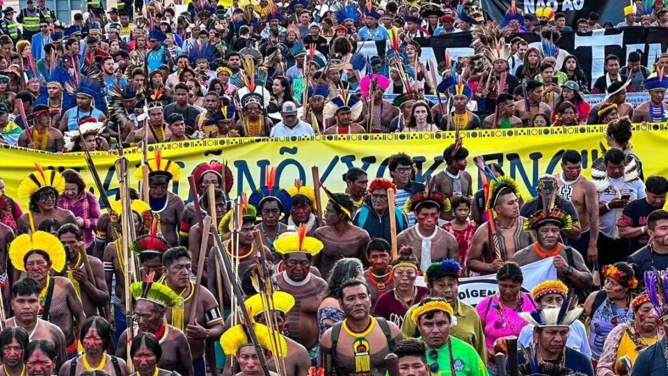 Indígenas bloqueiam rodovias e fazem atos contra marco temporal