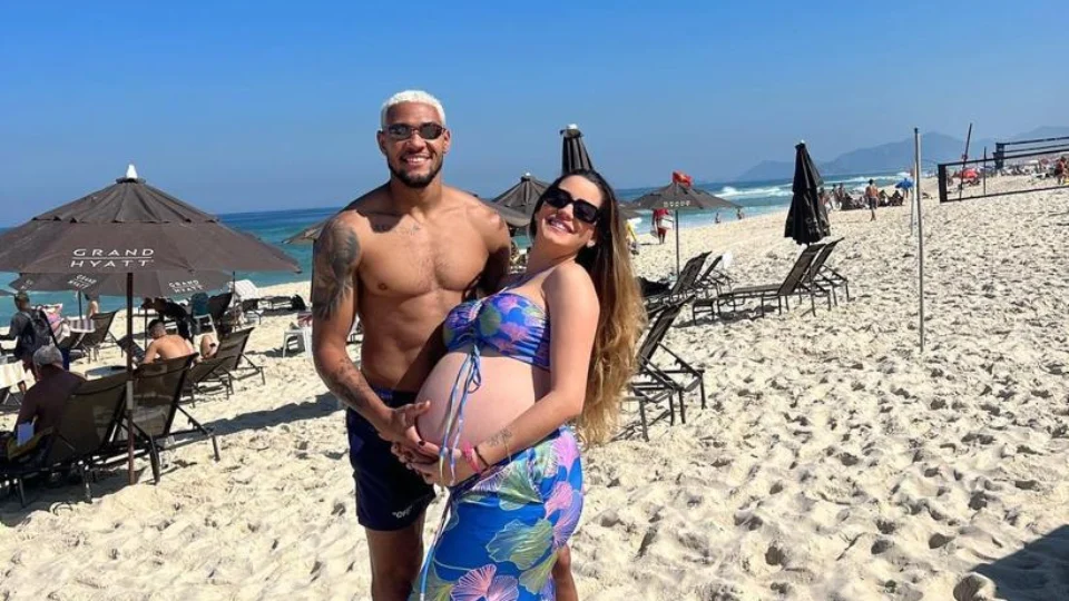 Convocado para a seleção, Joelinton curte visita ao RJ com a família