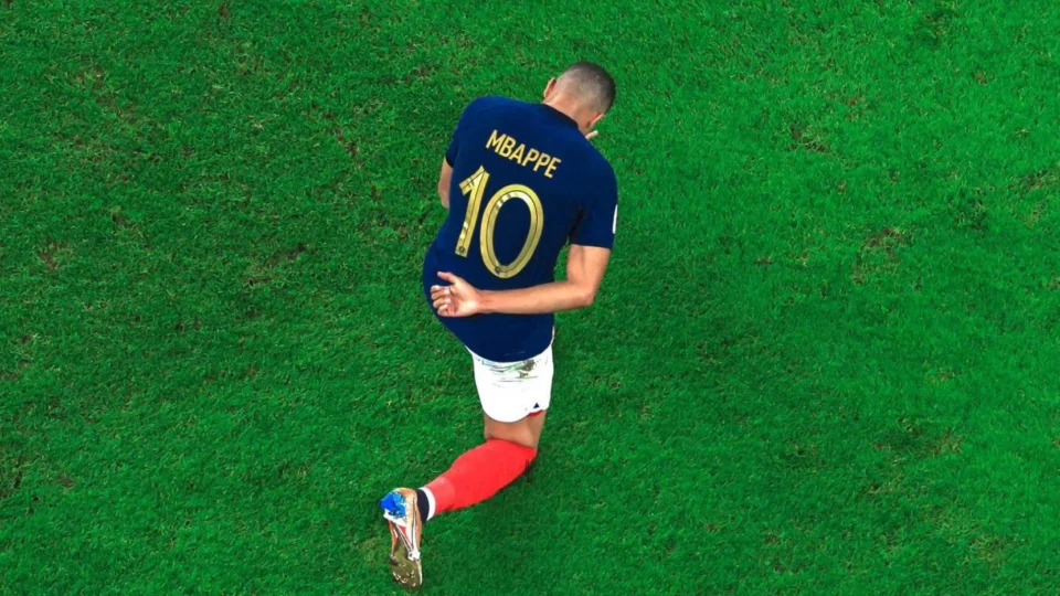 Mbappé comunica PSG que não renovará contrato e deve deixar clube em 2024