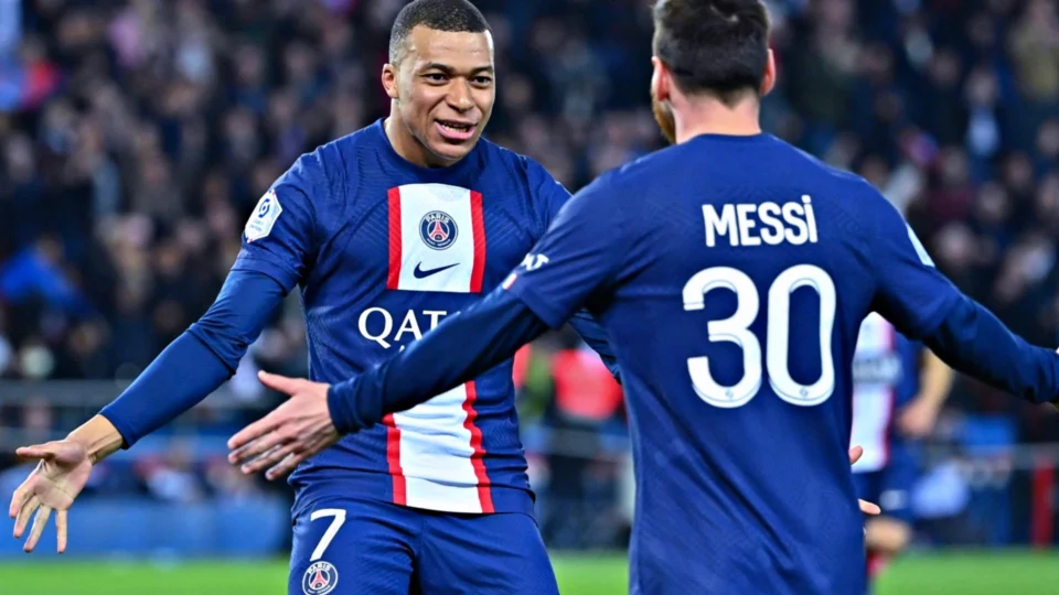 Mbappé defende passagem de Messi no PSG: ‘Não teve o respeito que merece’