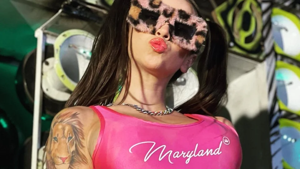 MC Pipokinha choca internet com letra explícita de novo singl​​e