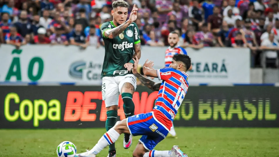 Navarro é diagnosticado com edema na coxa e desfalca Palmeiras