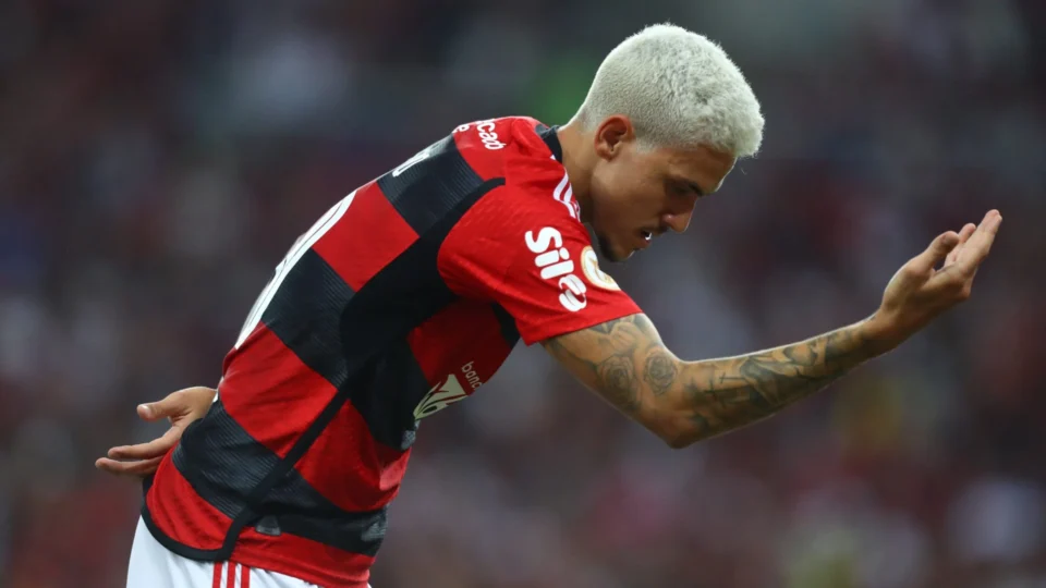 Brasileirão: Flamengo vence o Grêmio por 3 a 0 e entra no G-4