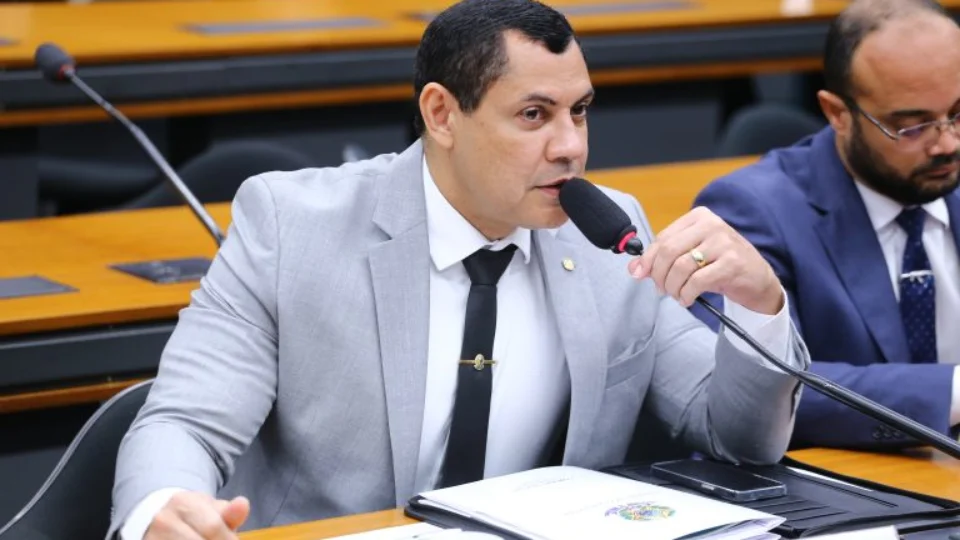 Comissão aprova multa para casos de violência ou racismo em condomínio