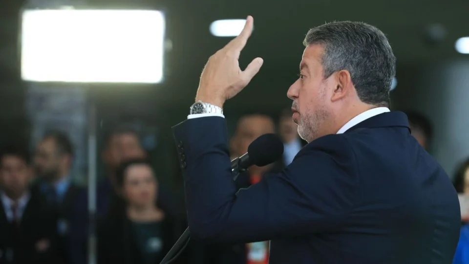 Reforma tributária: ‘Não vamos transformar numa batalha’, diz Lira