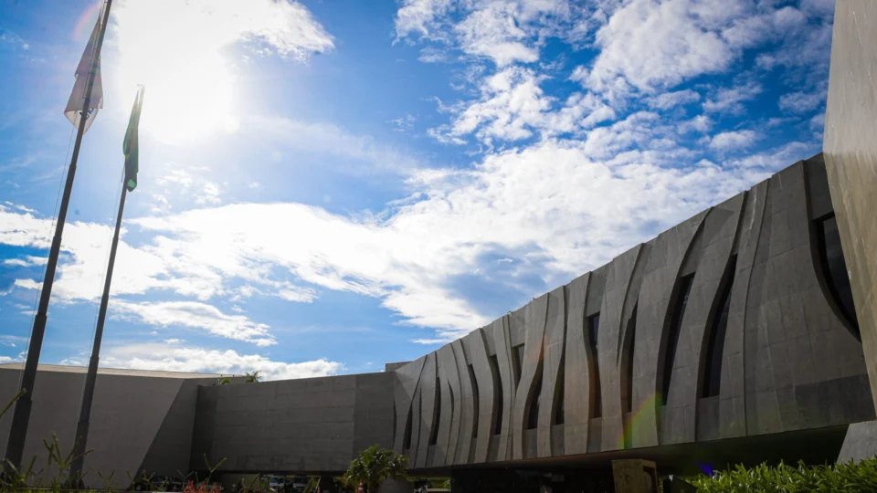 STJ autoriza que homem plante até 354 plantas de maconha para tratar ansiedade