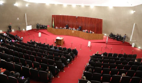 Com placar de 3 a 1 pela inelegibilidade de Bolsonaro, TSE retoma julgamento