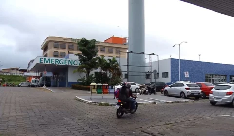 VÍDEO: vítima moradora de rua é assassinada com diversas facadas em Manaus