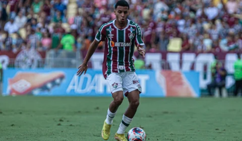 Alexsander, do Fluminense, tem lesão grave e fica fora por três meses