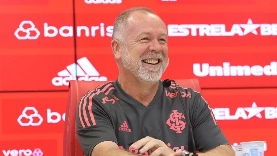 Internacional anuncia demissão do técnico Mano Menezes
