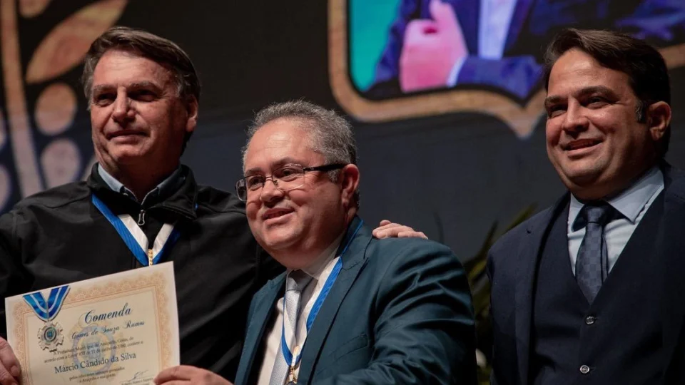 Bolsonaro diz que inelegibilidade ocorreu de ‘forma bastante nebulosa’