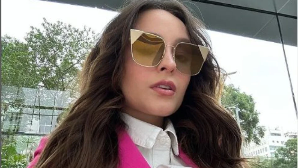 Larissa Manoela investiga destino de bens controlados pela mãe após briga