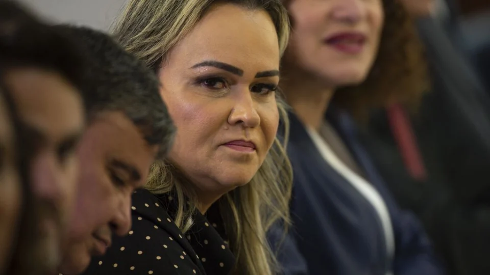 Governo retrocede e confirma saída de Daniela Carneiro do Ministério do Turismo