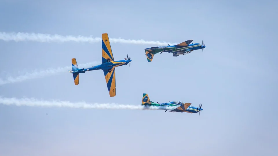 Manaus receberá espetáculo de acrobacias da Esquadrilha da Fumaça da FAB