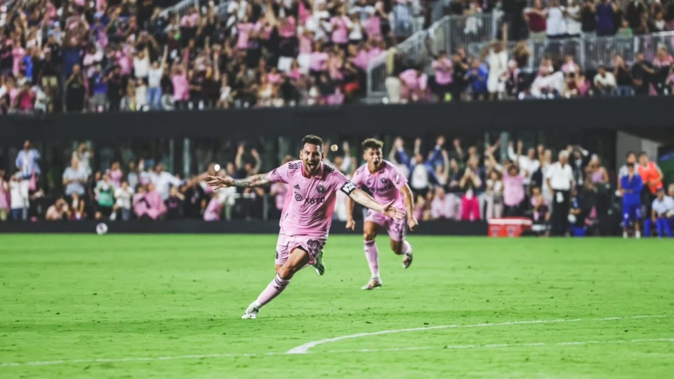 Messi cita sorte ao explicar gol na estreia pelo Inter de Miami