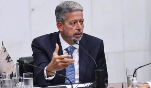 Votação do novo arcabouço fiscal deve ser votado em agosto, diz Lira