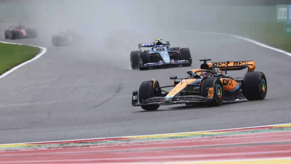 F1: Verstappen supera chuva e vence corrida sprint no GP da Bélgica