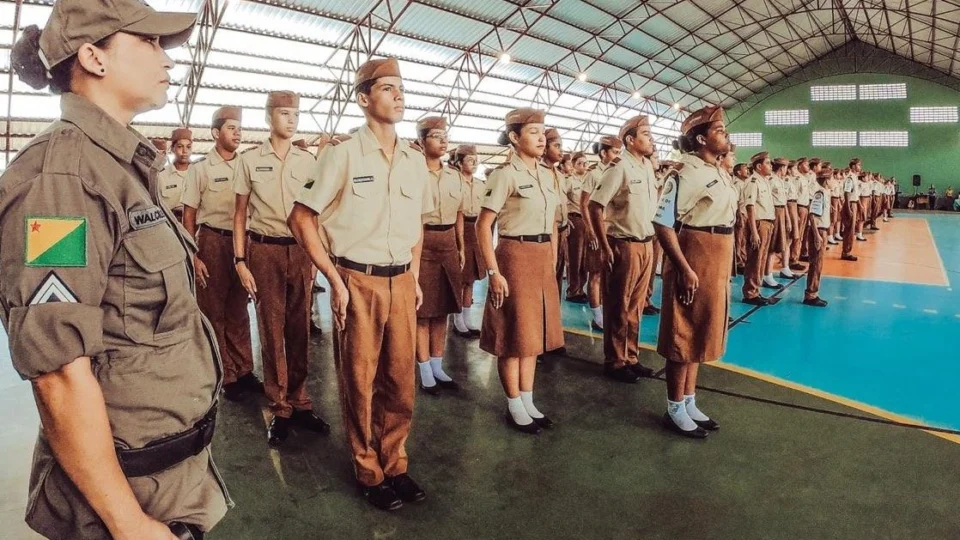 Justiça avalia restrições de comportamento em colégios militares do Acre