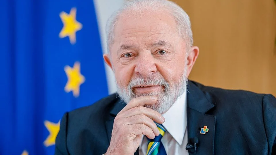 Lula cancela agenda para fazer procedimento médico de infiltração no quadril