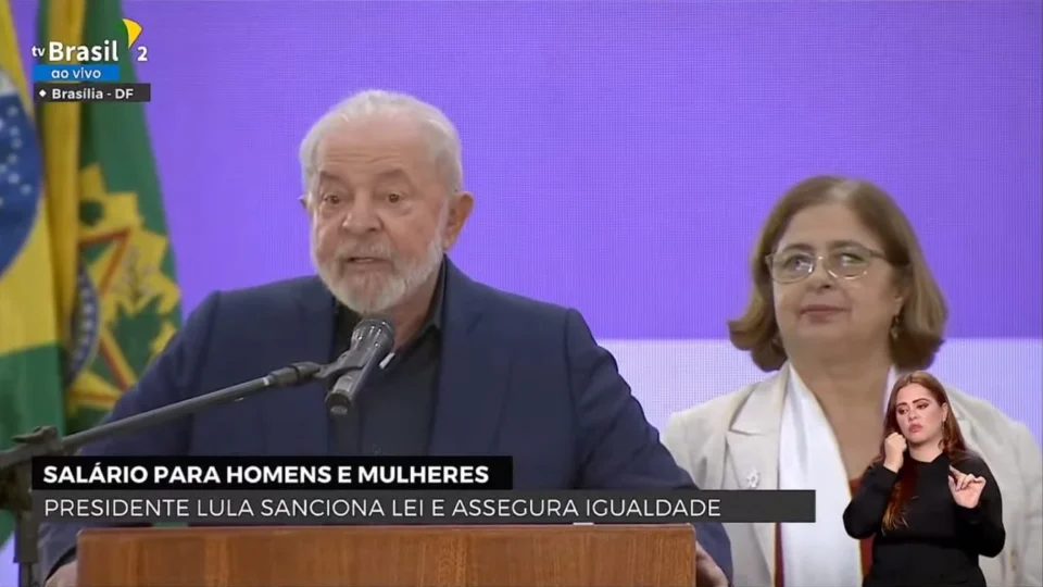 Governo sanciona lei que assegura igualdade salarial no Brasil