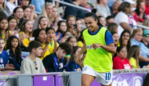 Marta treina normalmente com seleção brasileira, mas Nycole permanece fora
