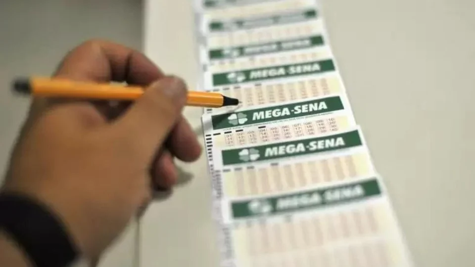 Ninguém acertou: Mega-Sena acumula R$ 43 milhões; veja dezenas