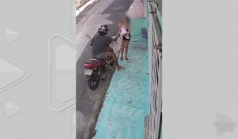 Vídeo: mulher com bebê no colo é assaltada na Zona Leste de Manaus
