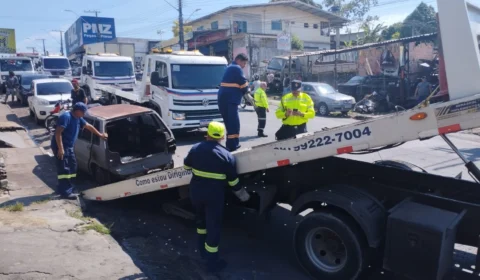 IMMU remove carros abandonados das ruas do bairro Cidade de Deus em Manaus