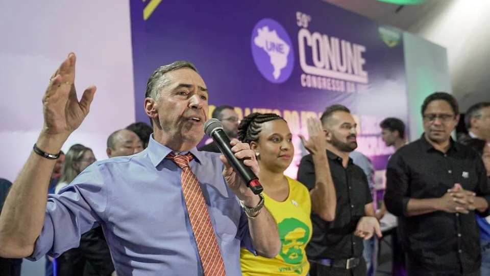 Oposição pede impeachment de Barroso após ministro criticar bolsonarismo