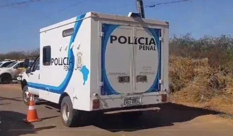 Agente penal é liberado por detentos em rebelião que já dura mais de 24h no Acre