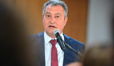 Lula nega ida de Rui Costa para Petrobras para abrir espaço para o Centrão