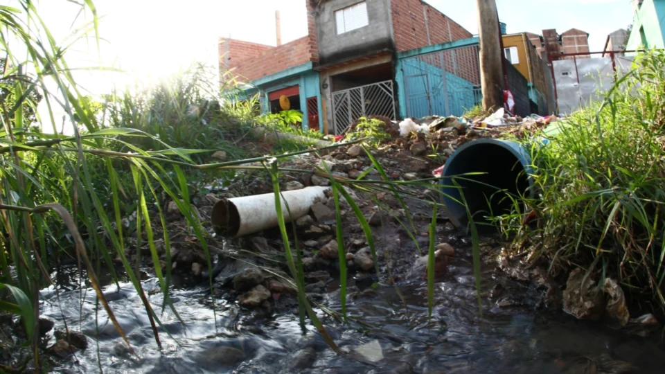 Após acordo com o Congresso, Lula revoga decretos sobre saneamento