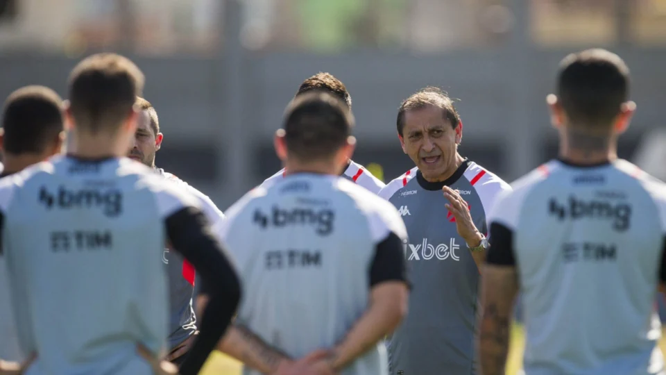 Vasco oficializa contratação do técnico argentino Ramón Díaz