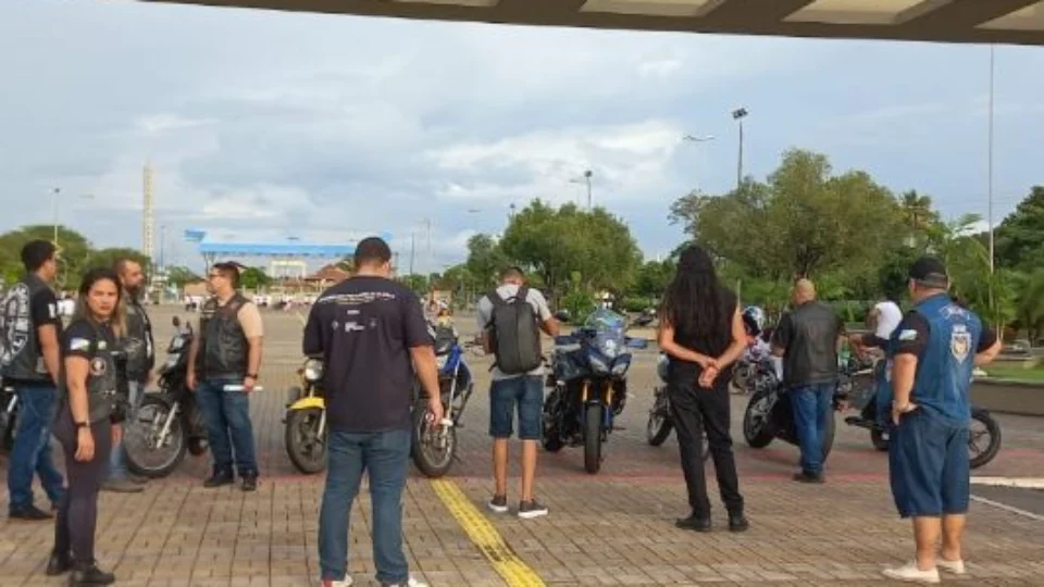 Motociclistas promovem campanha de doação de alimentos em RR