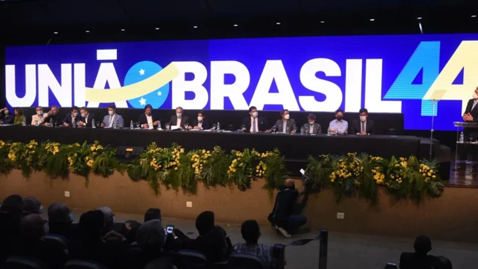 União Brasil planeja inflar orçamento para aumentar verbas de ministérios